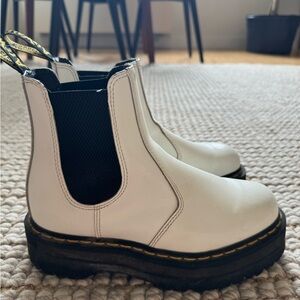 Doc Martins 2976 AirWair smooth leather platform Chelsea boots